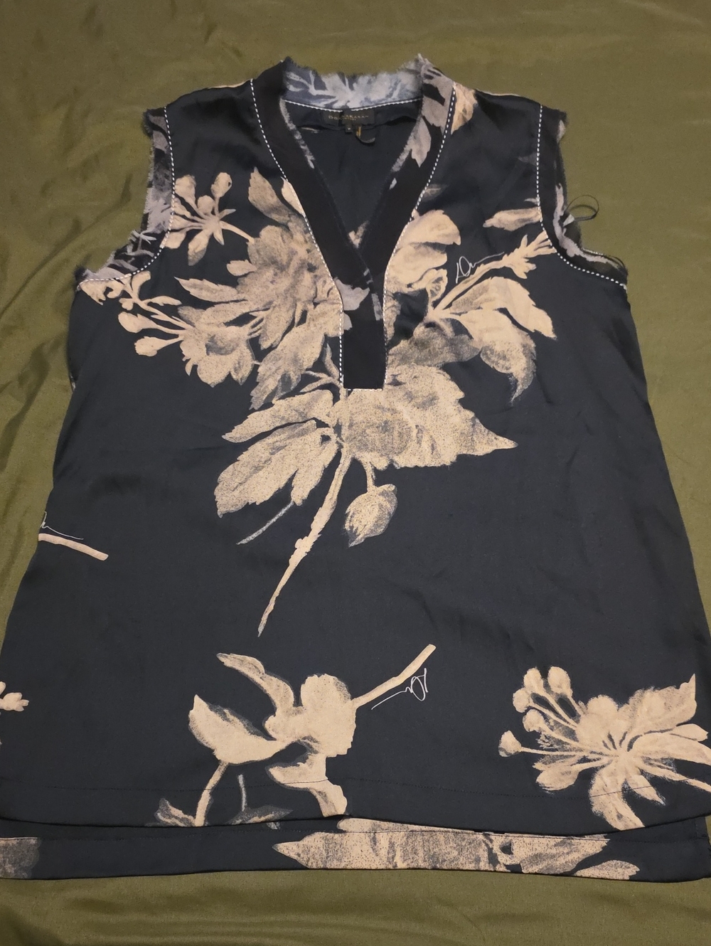 Donna Karan Black Sleeveless Floral V-Neck Camisole